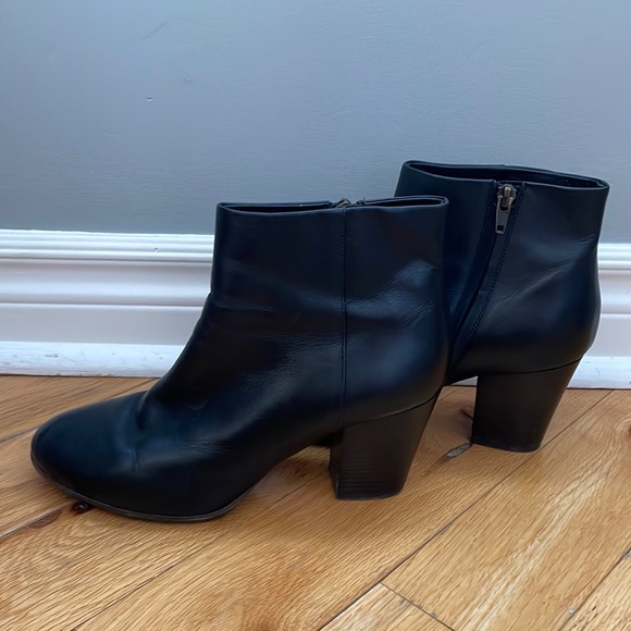 Club Monaco Italian Leather Bootie - Picture 1 of 3